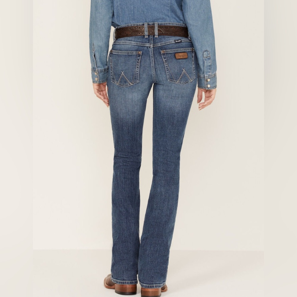 WRANGLER RETRO WOMEN'S MEDIUM WASH MID RISE MAE MEGAN BOOTCUT JEANS - Picture 4 of 4